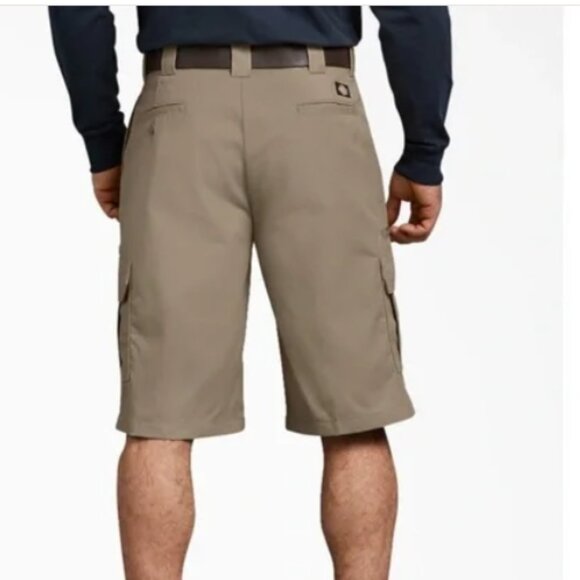 Dickies Men's 13" Inseam Flex Waist Relaxed Fit cargo beige Shorts Size 30 NWT - Picture 2 of 7
